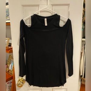 XS boutique black open shoulder shirt